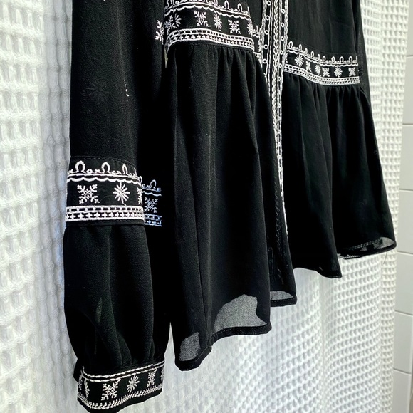 XS Black Embroidered Top - Picture 4 of 4